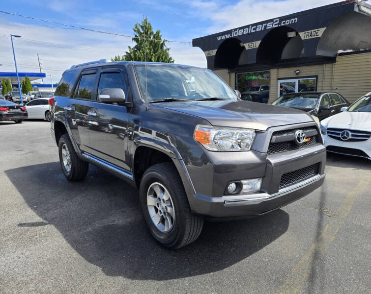 2013 Toyota 4Runner SR5's photo