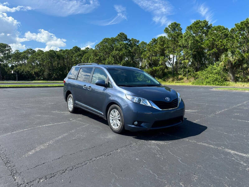 2017 Toyota Sienna XLE 8-Passenger