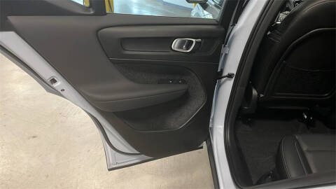 2025 Volvo XC40 B5 Core Bright Theme