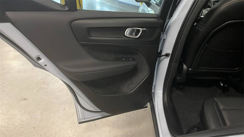 2025 Volvo XC40 B5 Core Bright Theme