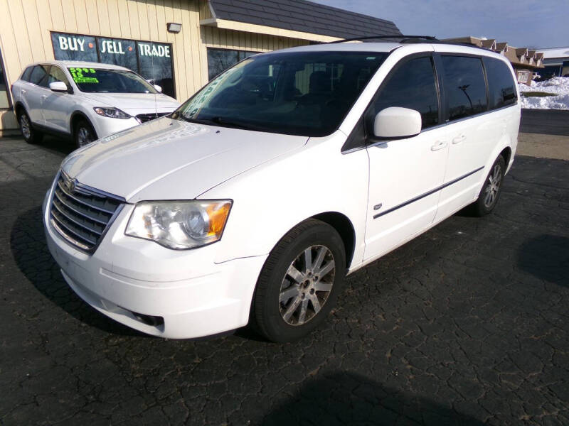 2009 Chrysler Town & Country Touring's photo