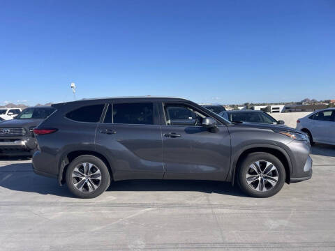 2023 Toyota Highlander Hybrid XLE