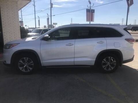 2015 Toyota Highlander for sale at FREDYS CARS FOR LESS in Houston TX