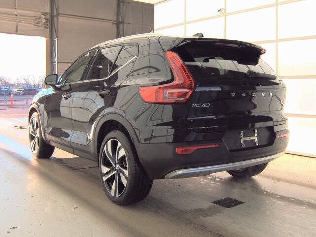 2023 Volvo XC40 B5 Plus Bright Theme