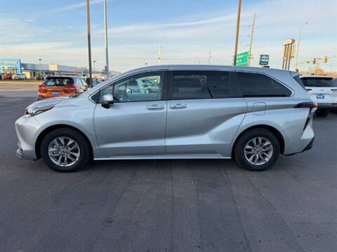 2024 Toyota Sienna LE 8-Passenger