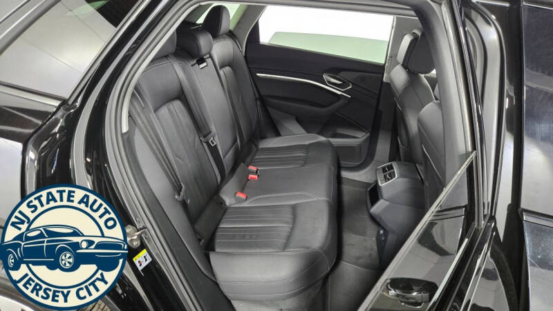 2021 Audi e-tron quattro Premium