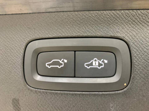 2022 Volvo XC90 T6 Momentum 7-Passenger