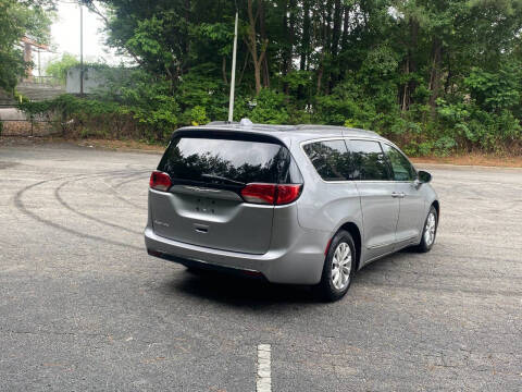 2017 Chrysler Pacifica Touring-L