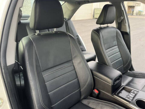 2017 Toyota Camry Hybrid XLE