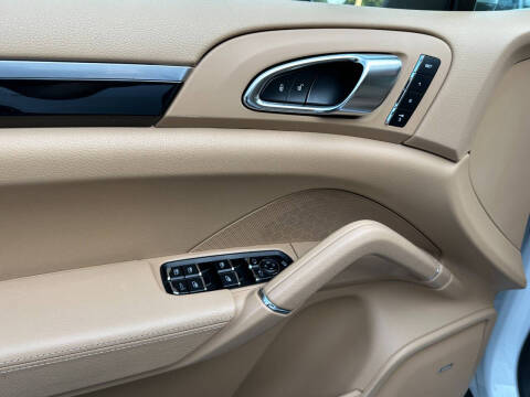 2014 Porsche Cayenne Platinum