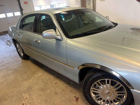 2007 Lincoln Town Car for sale at Berwyn S Detweiler Sales & Service in Uniontown PA