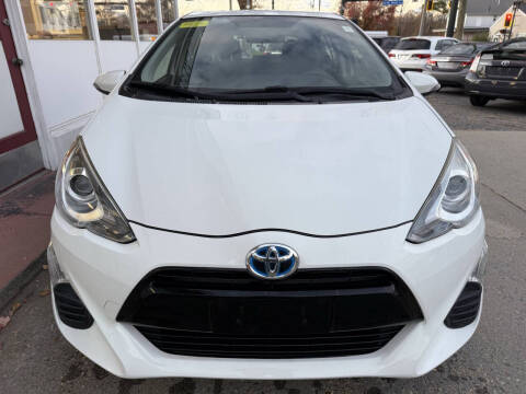 2016 Toyota Prius c Three