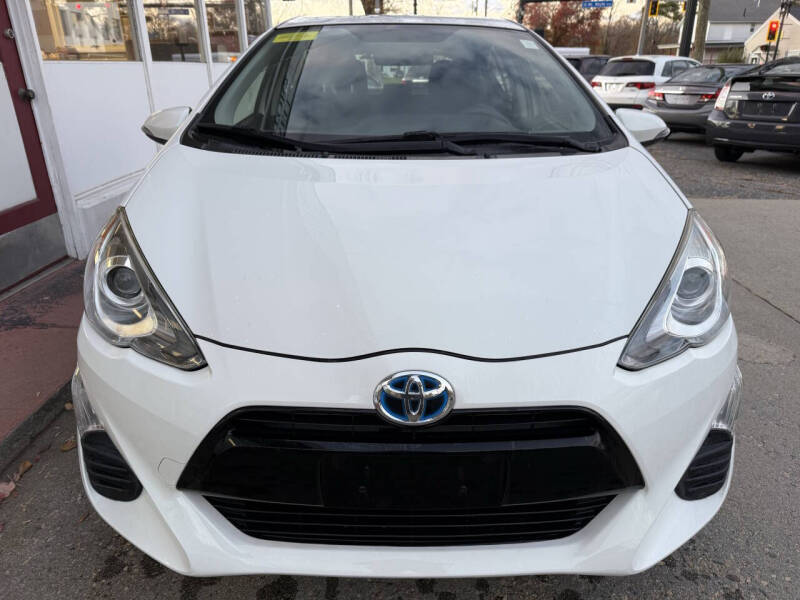 2016 Toyota Prius c Three