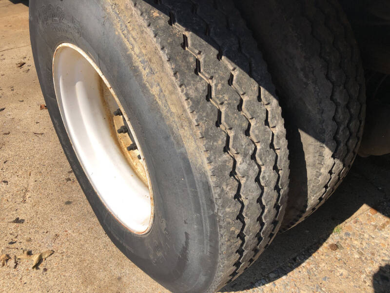 2005 Freightliner M2 106