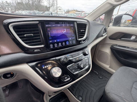 2017 Chrysler Pacifica Touring