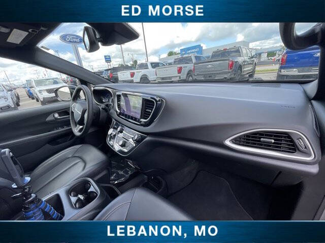 2025 Chrysler Pacifica Select