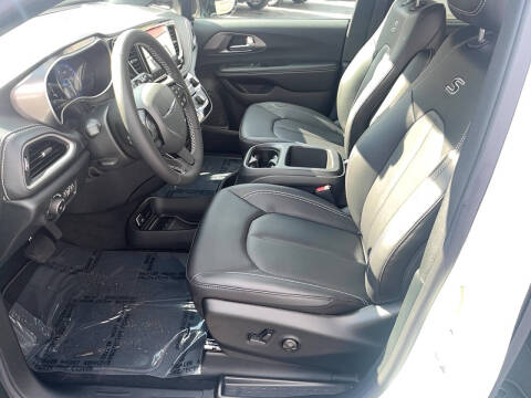 2026 Chrysler Pacifica Select