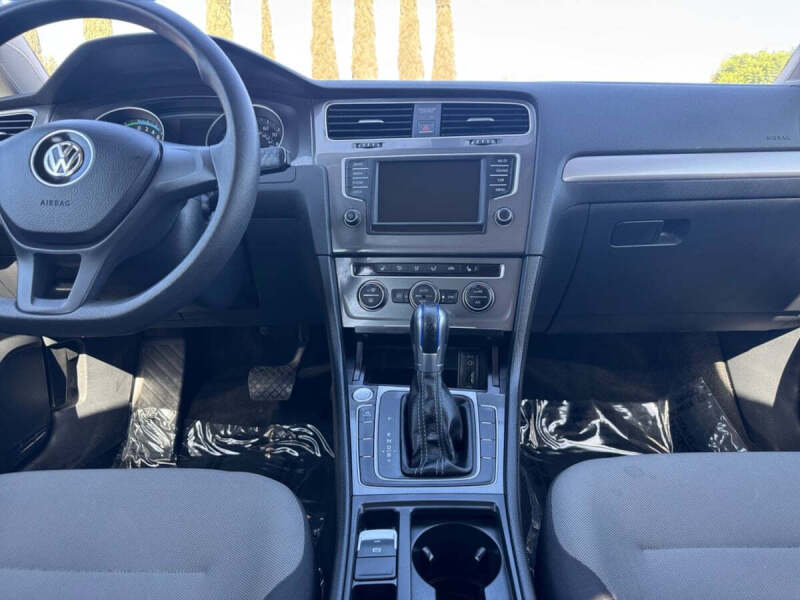 2016 Volkswagen e-Golf SE