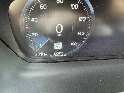 2016 Volvo XC90 T6 Momentum