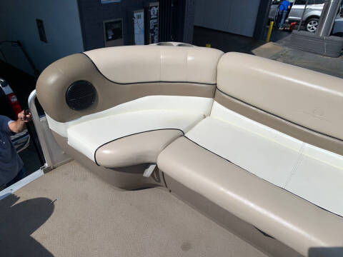 2000 Sun Tracker Party Barge 22 DLX
