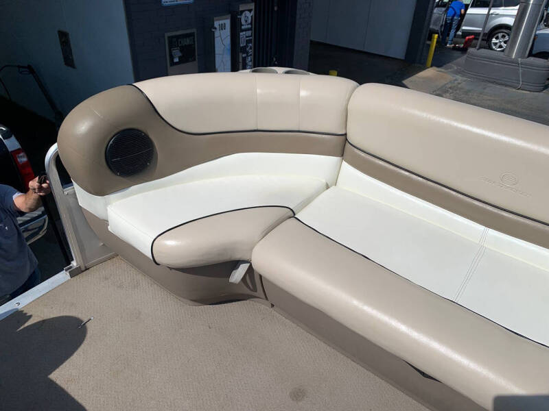 2000 Sun Tracker Party Barge 22 DLX