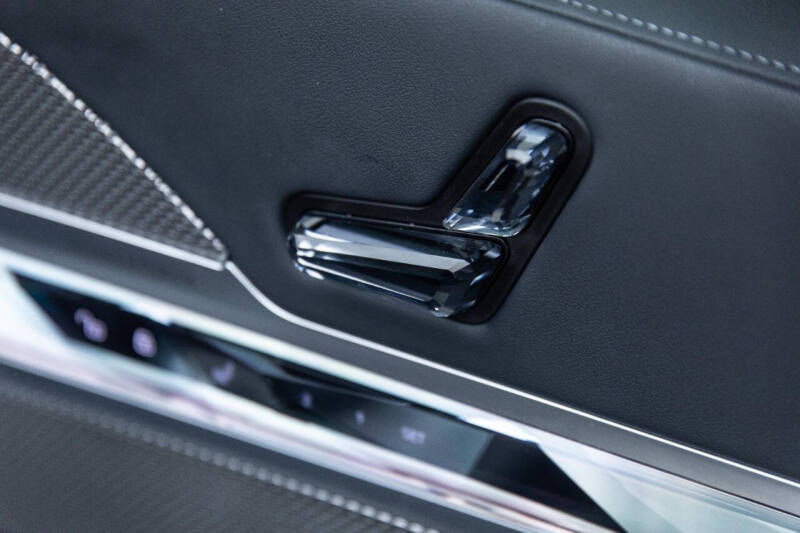 2023 BMW 7 Series 740i