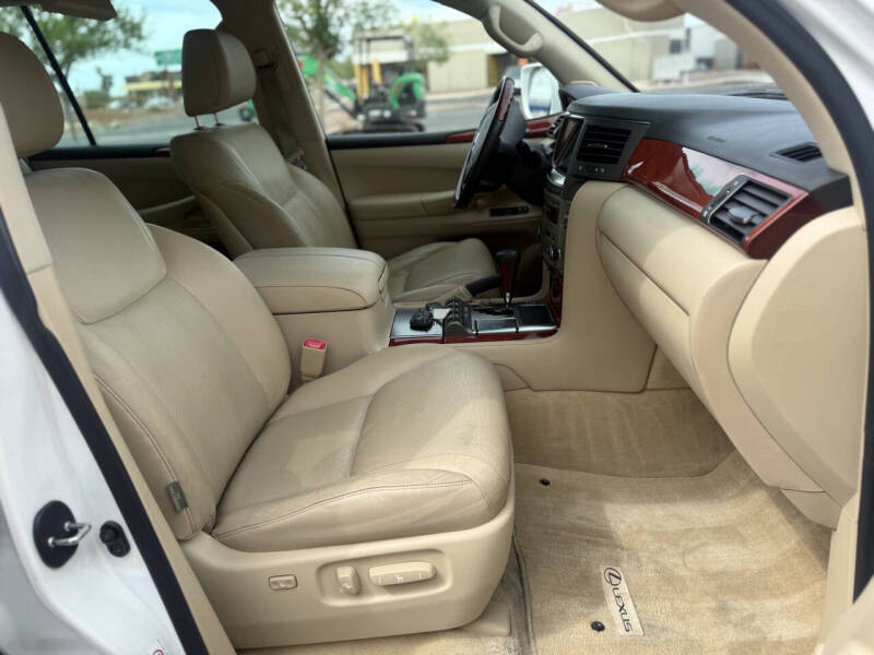 2008 Lexus LX 570 - Photo 17