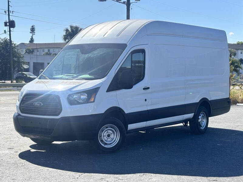 2015 Ford Transit Base's photo