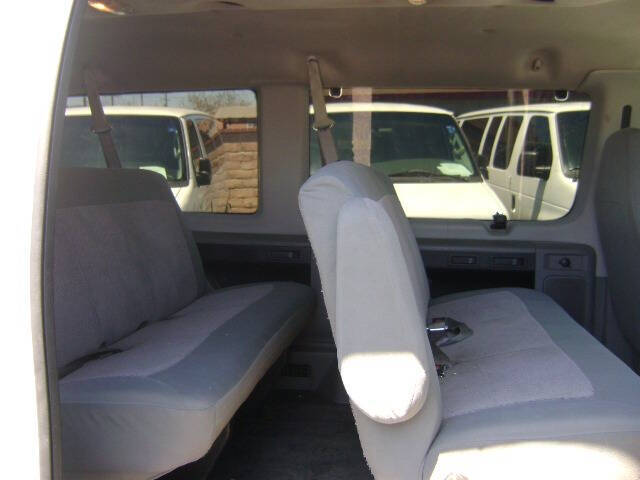 2006 Ford E-Series E-350 SD XLT