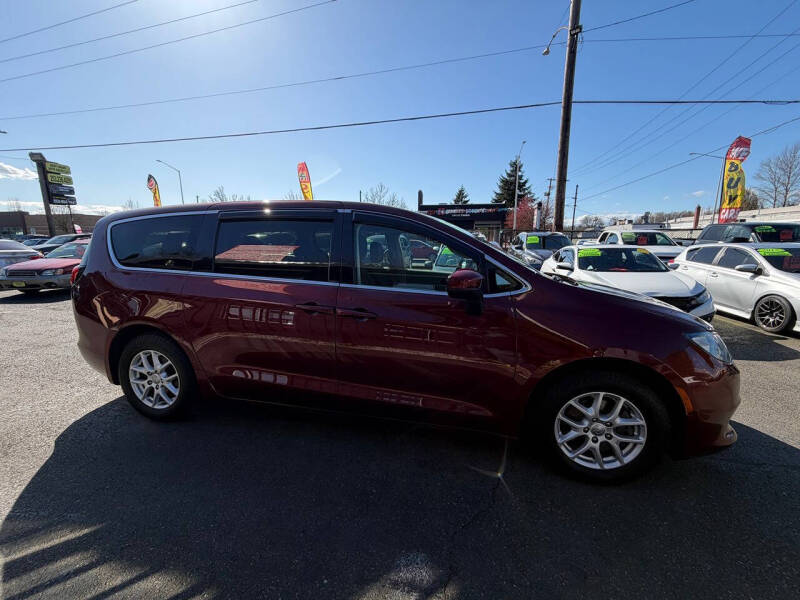 2018 Chrysler Pacifica LX