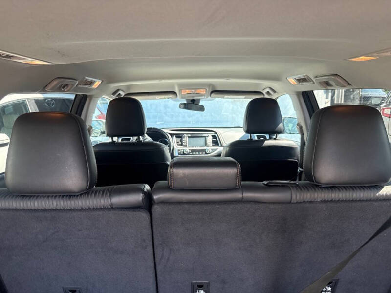 2017 Toyota Highlander LE