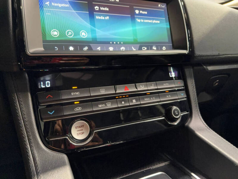 2020 Jaguar F-PACE 30t Prestige