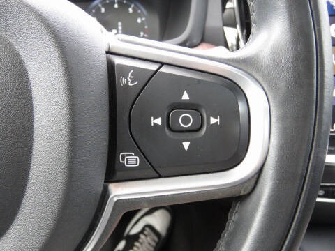 2022 Volvo S60 B5 Momentum