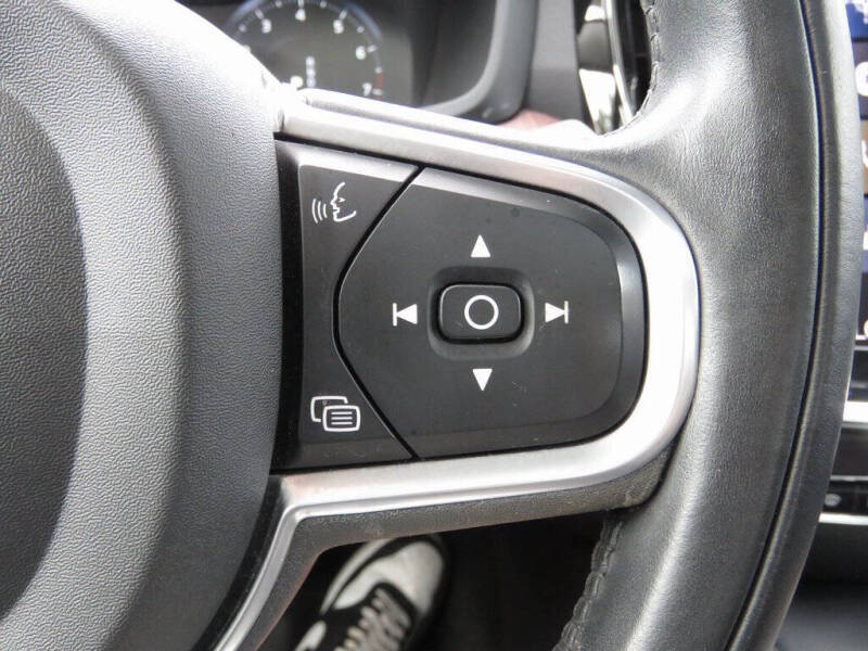 2022 Volvo S60 B5 Momentum