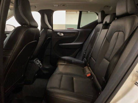 2025 Volvo XC40 B5 Core Bright Theme