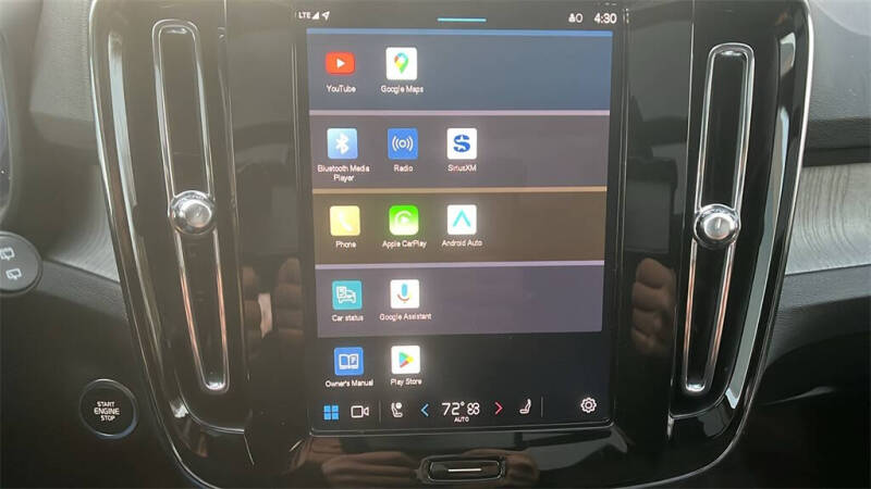 2025 Volvo XC40 B5 Core Bright Theme