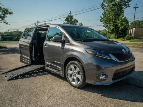 2015 Toyota Sienna SE 8-Passenger