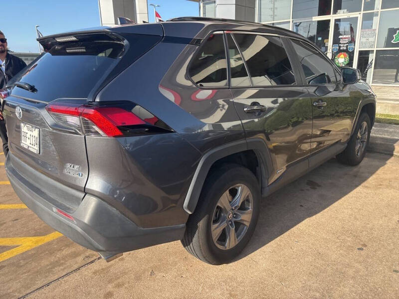 2022 Toyota RAV4 Hybrid XLE