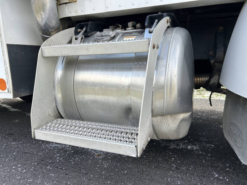 2006 Peterbilt 335 Mechanic's Truck