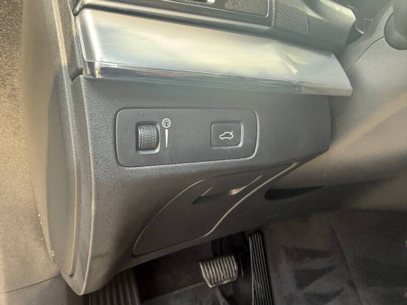 2018 Volvo XC90 T5 Momentum 7-Passenger