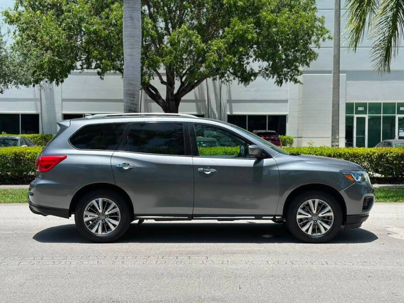 2019 Nissan Pathfinder SV