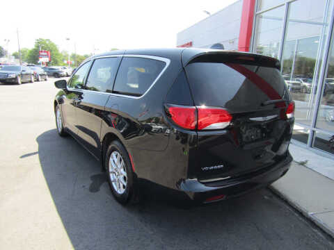 2022 Chrysler Voyager LX