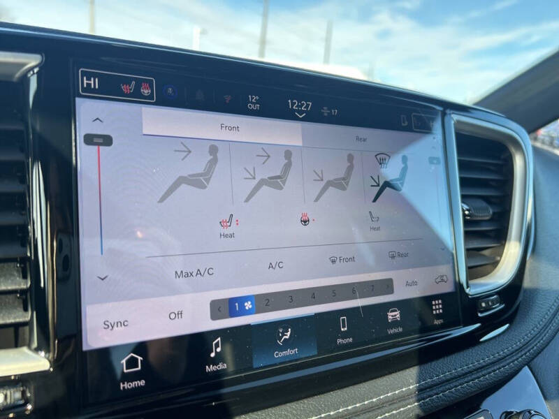 2026 Chrysler Pacifica Select