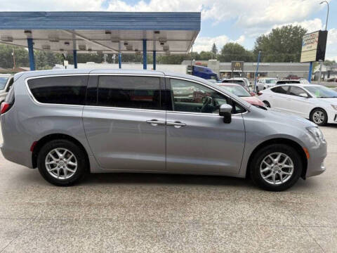 2020 Chrysler Voyager LX