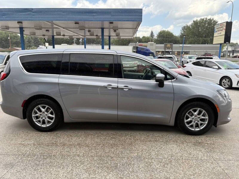 2020 Chrysler Voyager LX