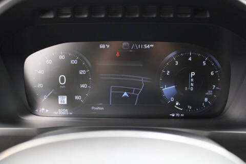 2022 Volvo XC90 T6 Momentum 6-Passenger