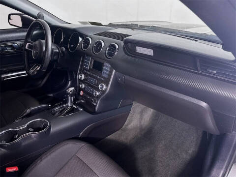 2017 Ford Mustang V6