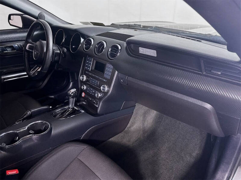 2017 Ford Mustang V6