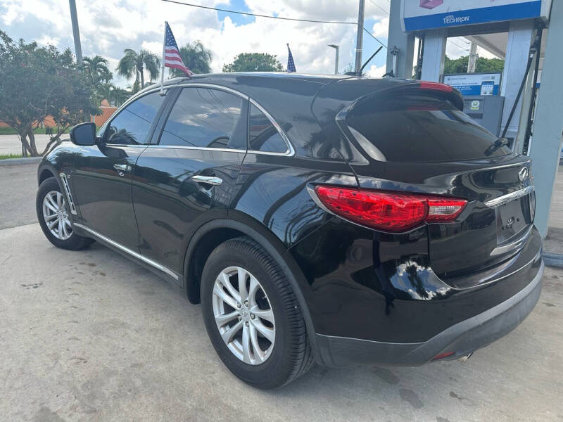 2016 INFINITI QX70 Base photo 8