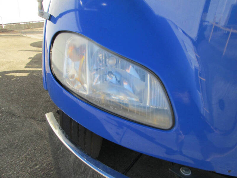 2011 Freightliner Business class M2